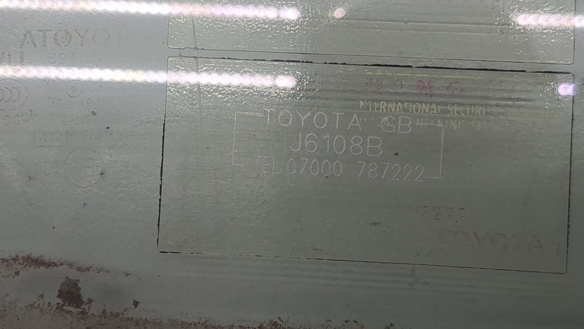 Стекло двери передней правой