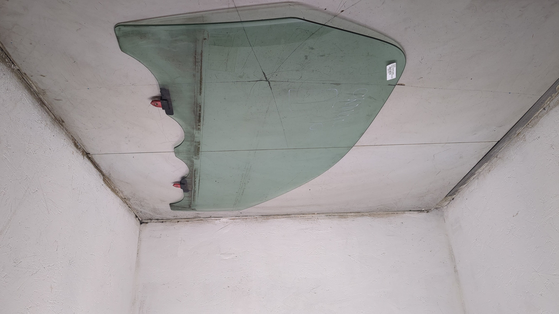 Стекло двери передней правой