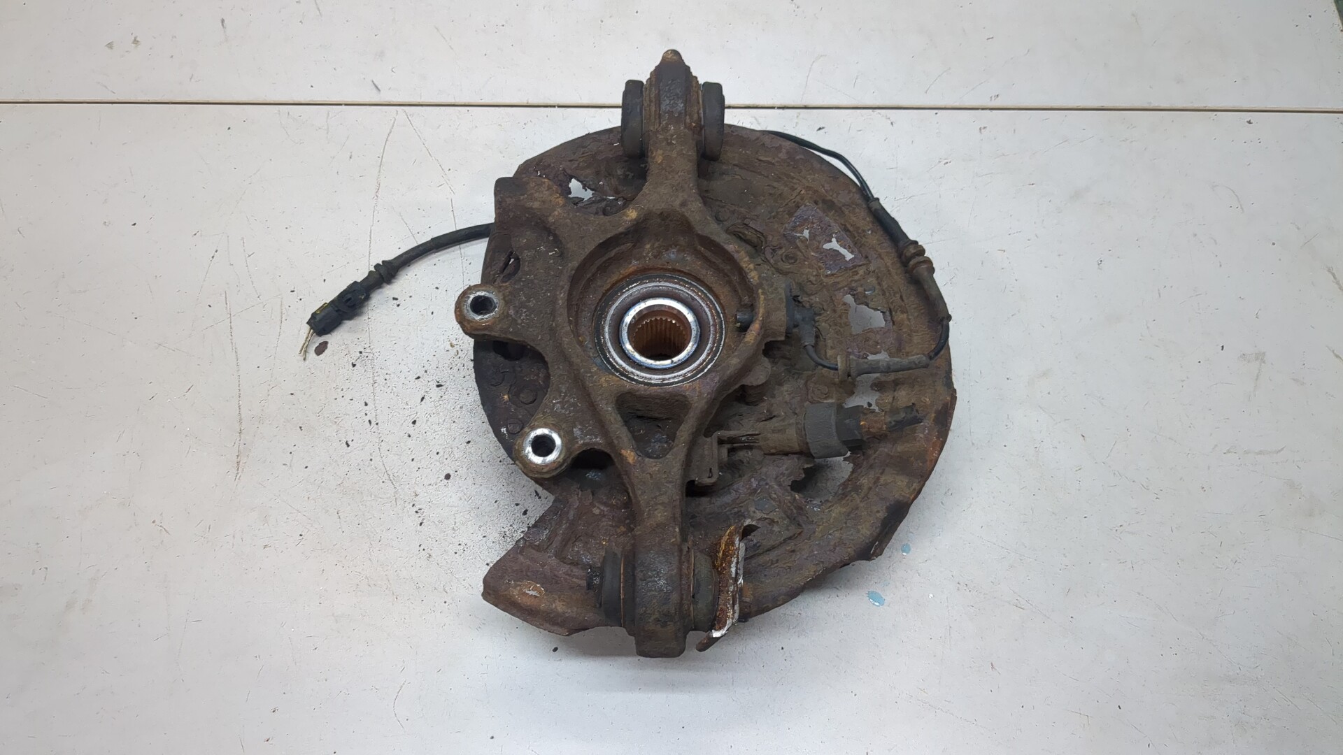 Кулак поворотный задний левый