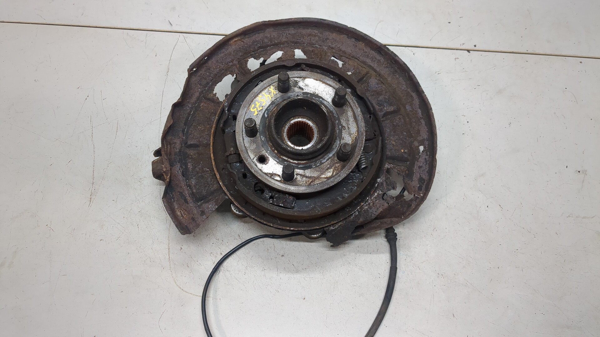 Кулак поворотный задний левый