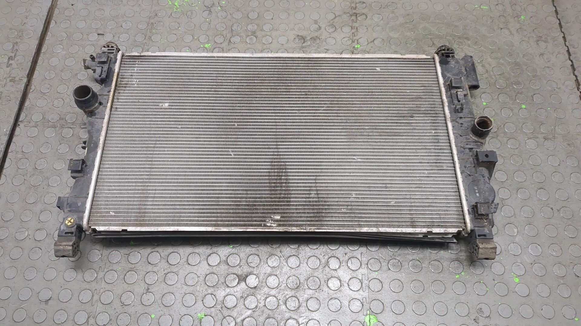 Радиатор охлаждения двигателя основной