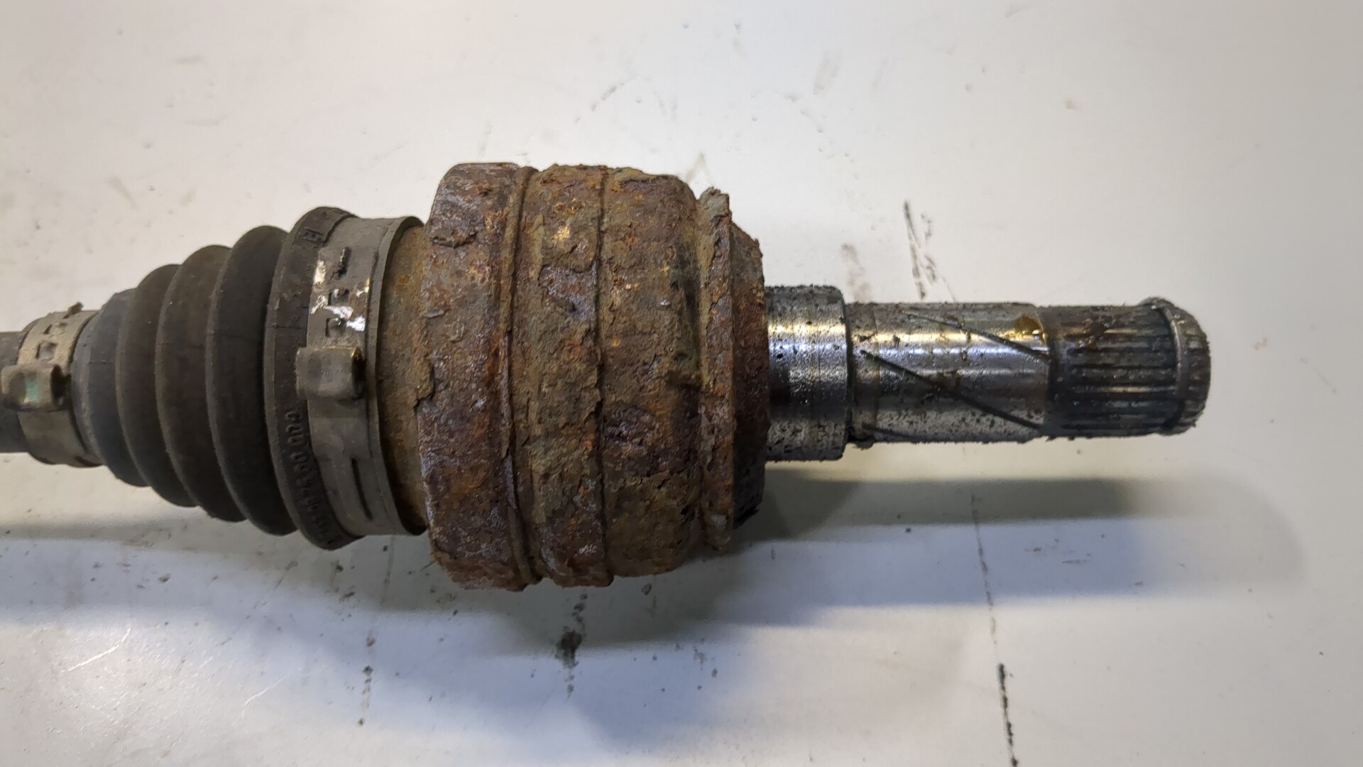 Полуось задняя