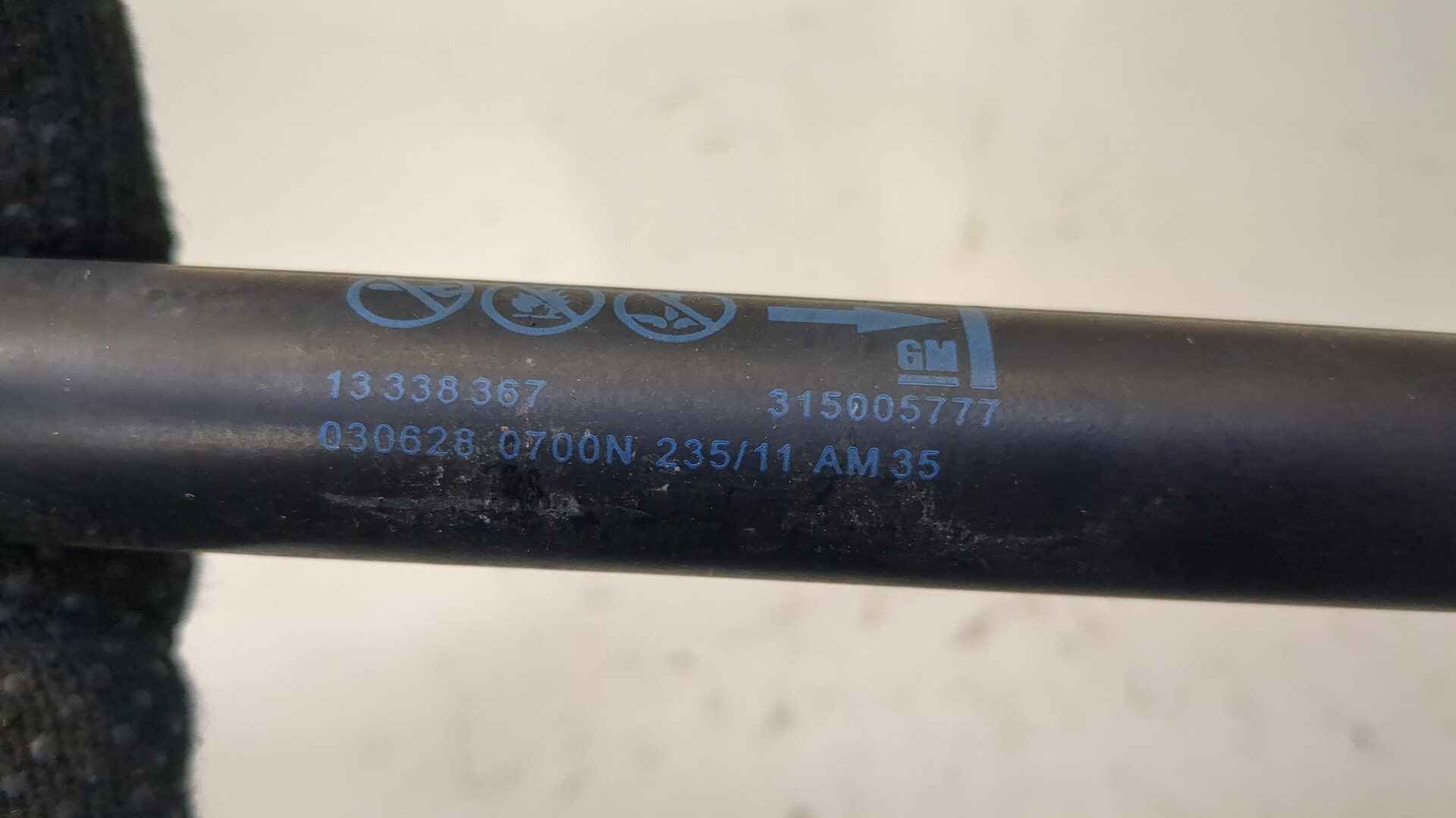 Амортизатор крышки багажника