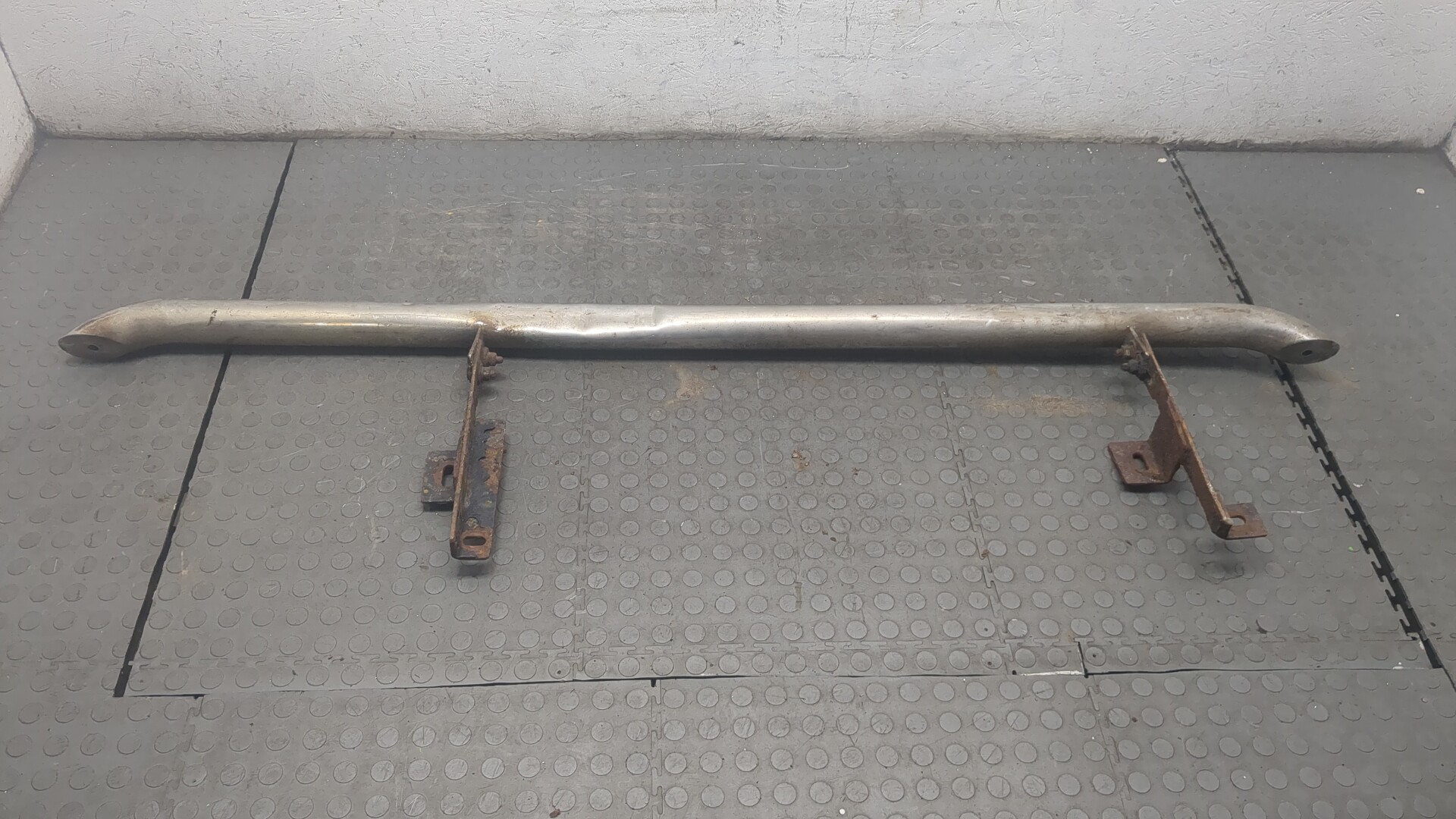 Подножка левая