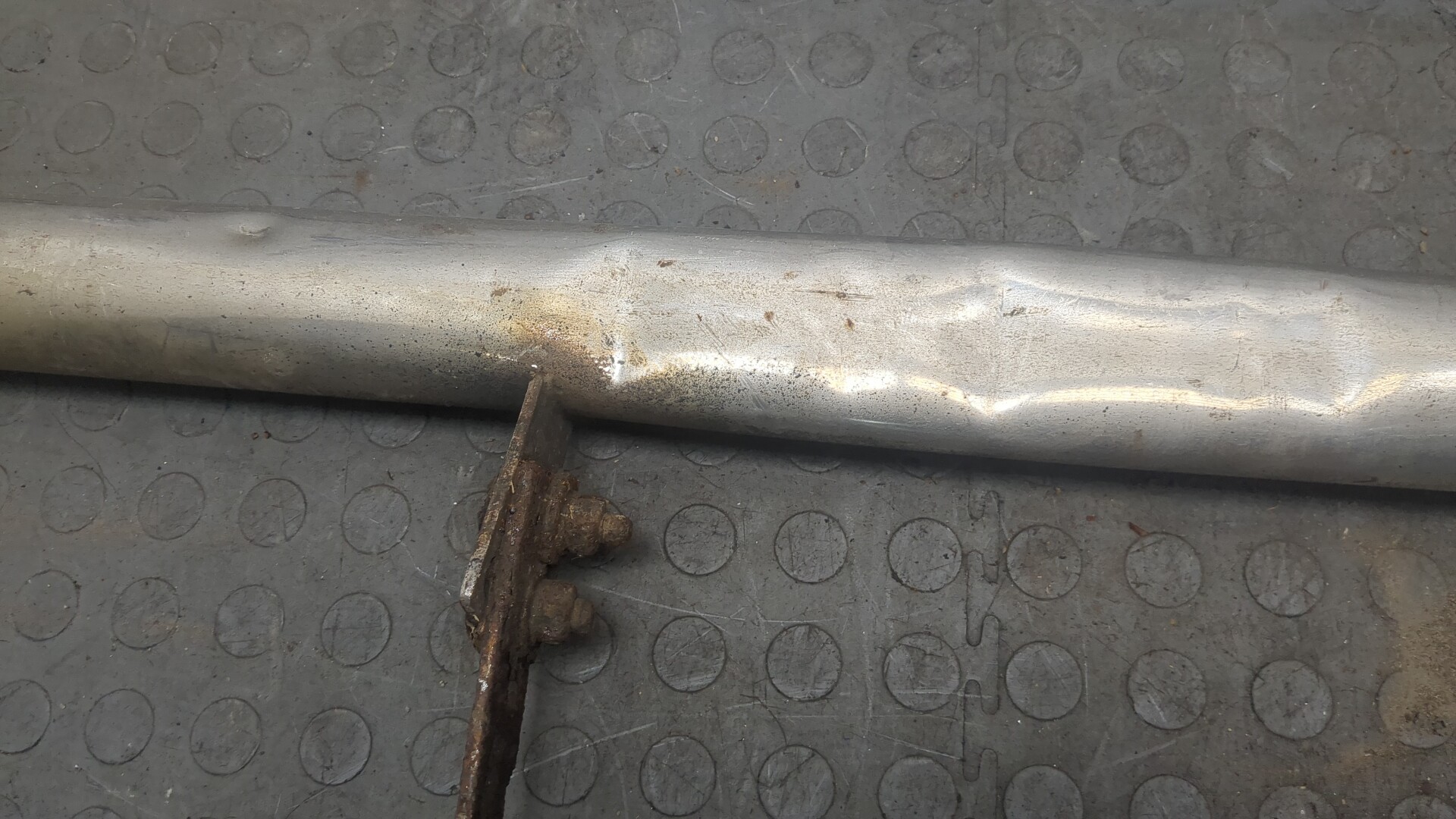 Подножка левая