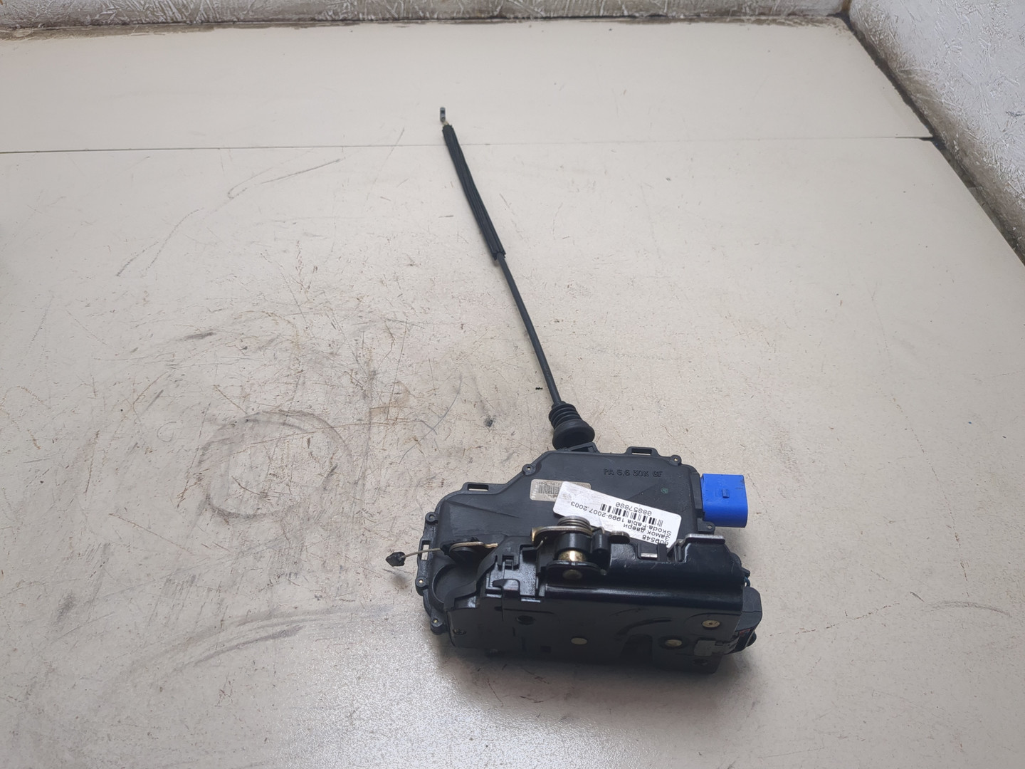 Замок двери передней правой