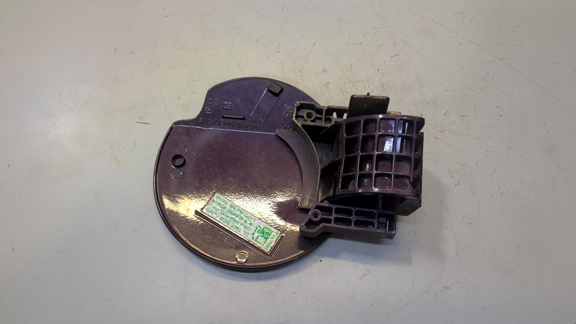 Лючок бензобака