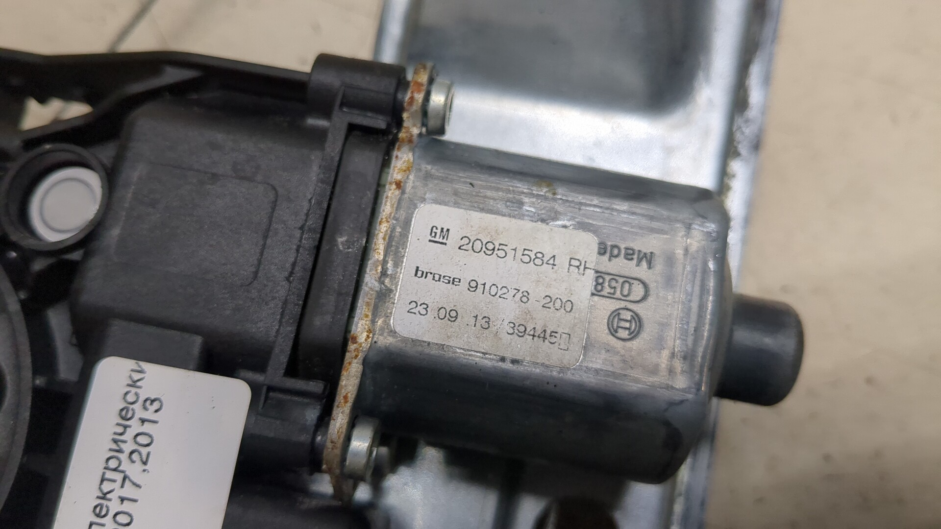 Стеклоподъемник электр. задний правый