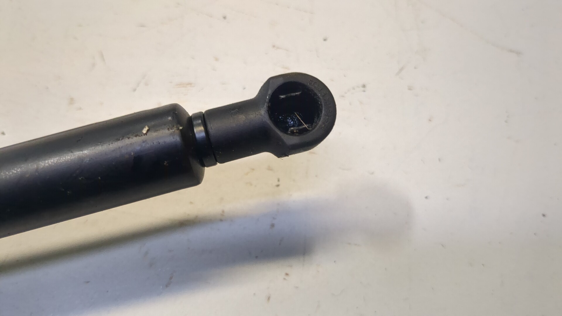 Амортизатор стекла багажника