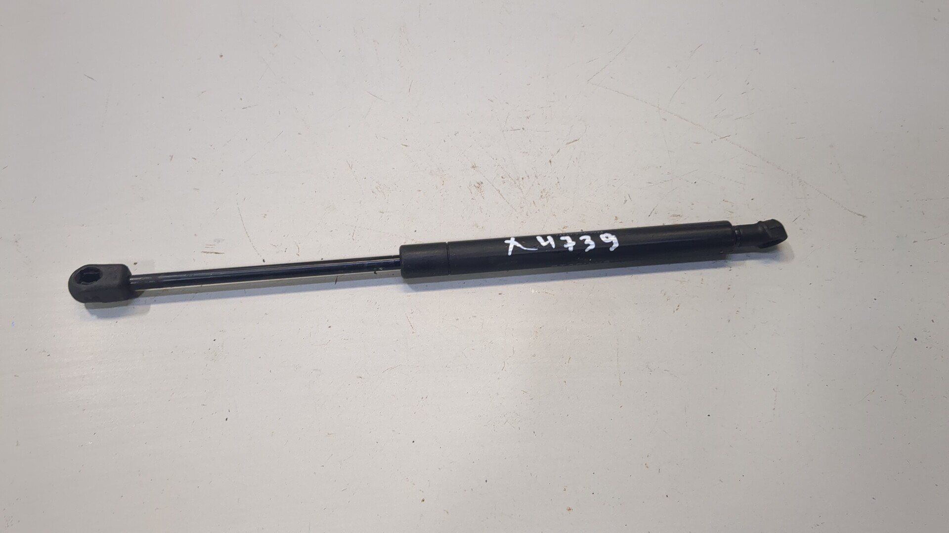 Амортизатор стекла багажника