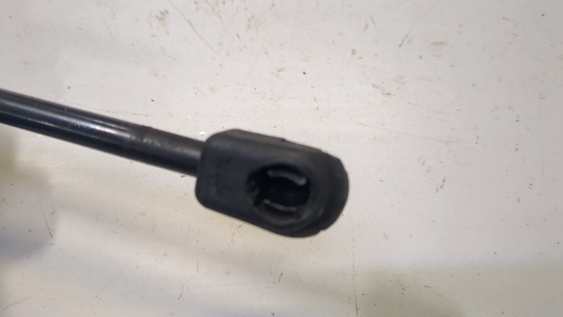 Амортизатор стекла багажника