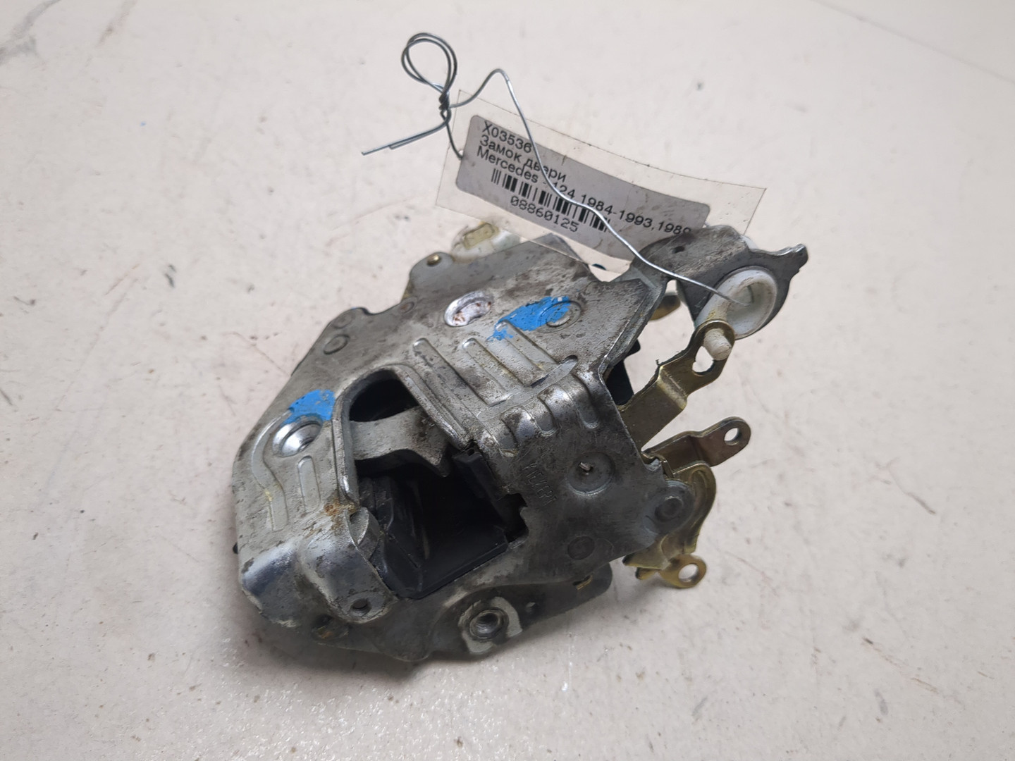 Замок двери передней левой