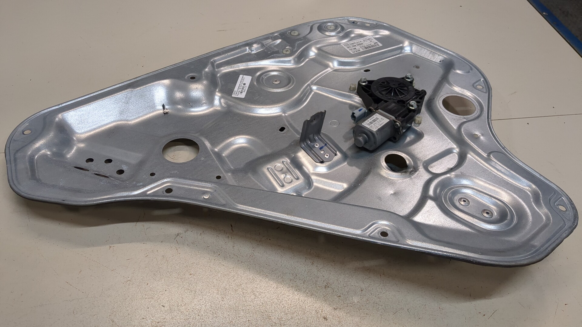 Стеклоподъемник электр. задний левый