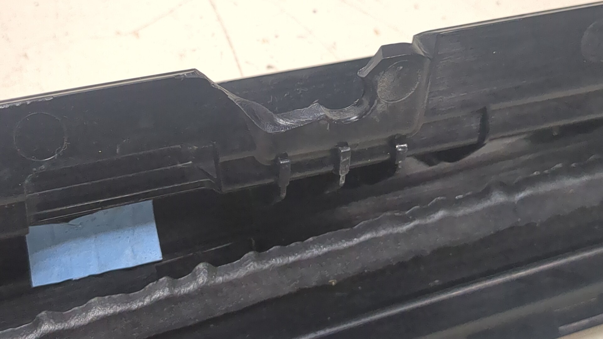 Накладка стекла заднего левого