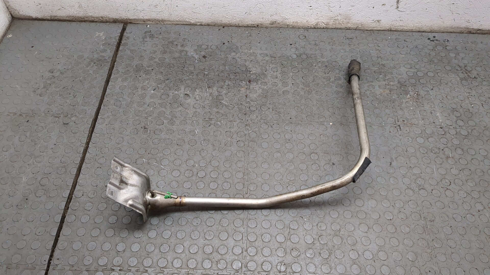 Горловина топливного бака