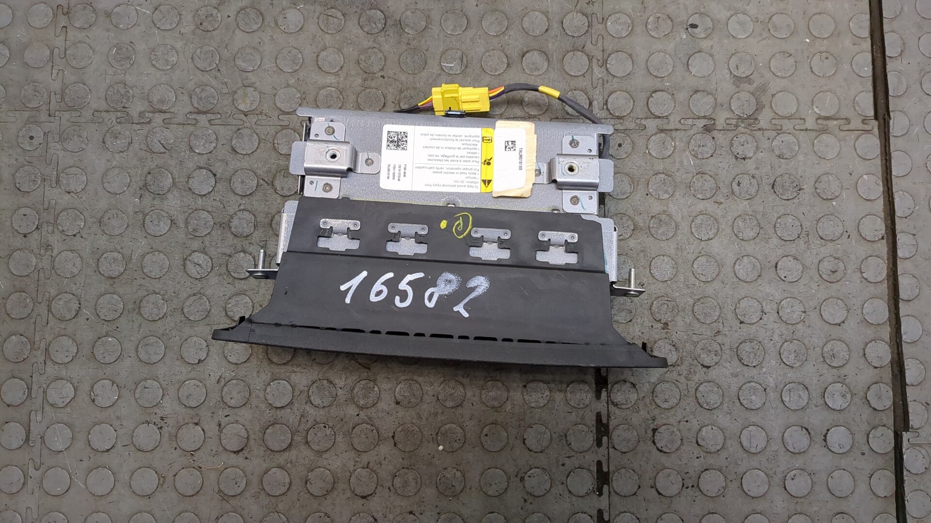 Подушка безопасности пассажирская (в торпедо)