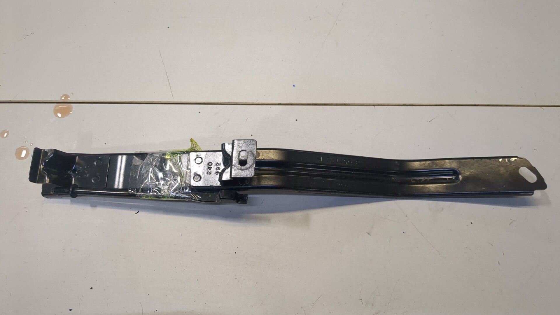 Площадка под аккумулятор (АКБ)