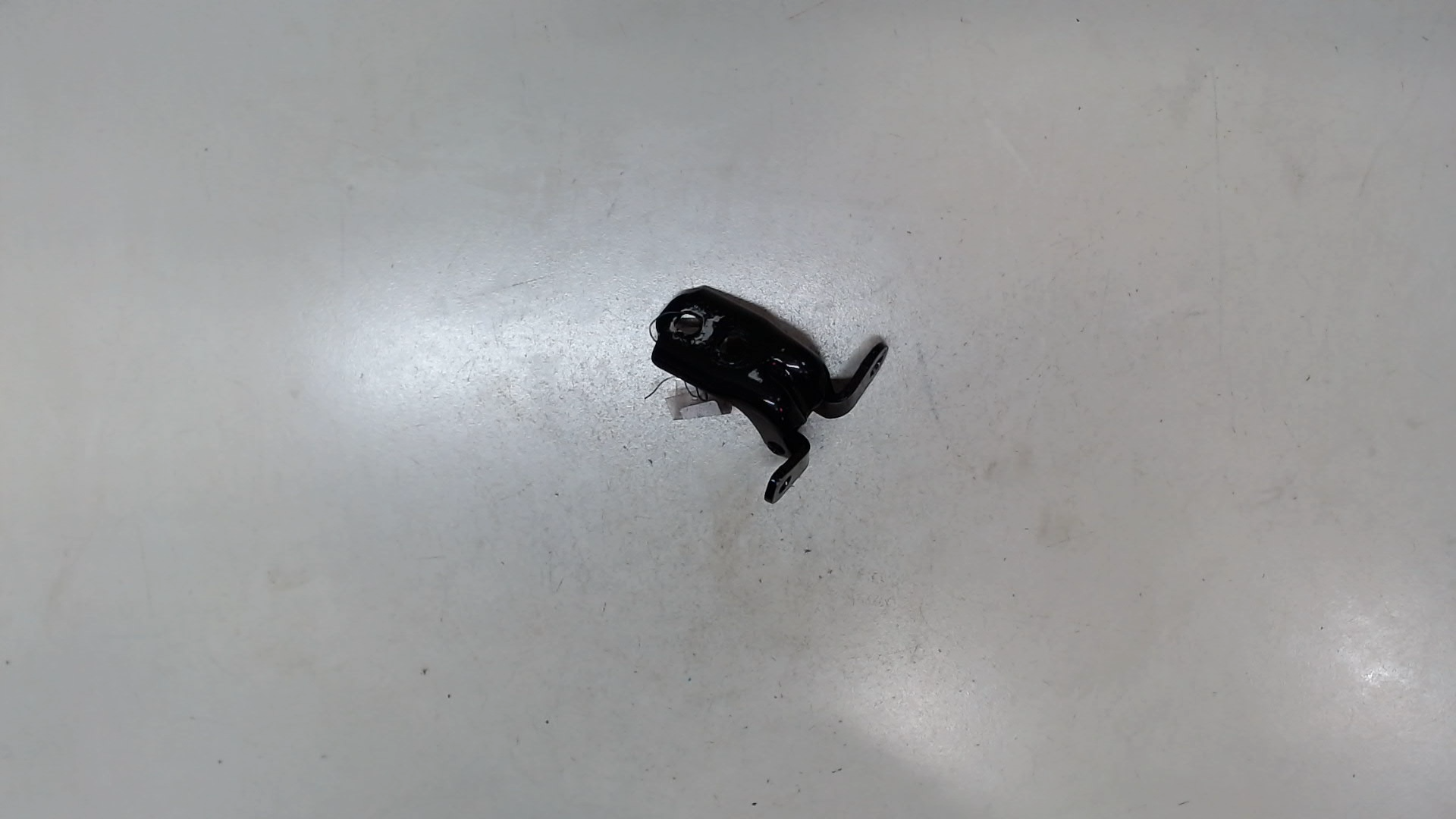 Петля двери