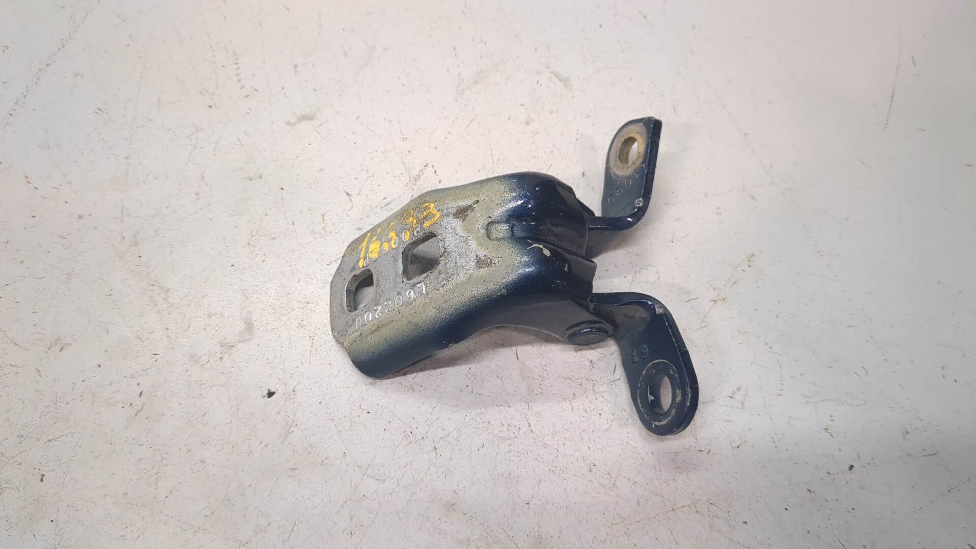 Петля двери