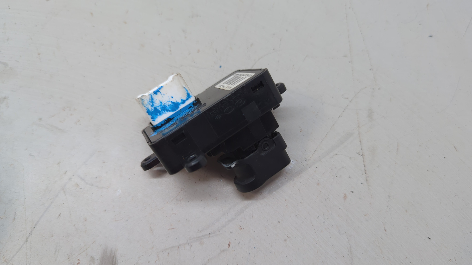 Кнопка стеклоподъемника