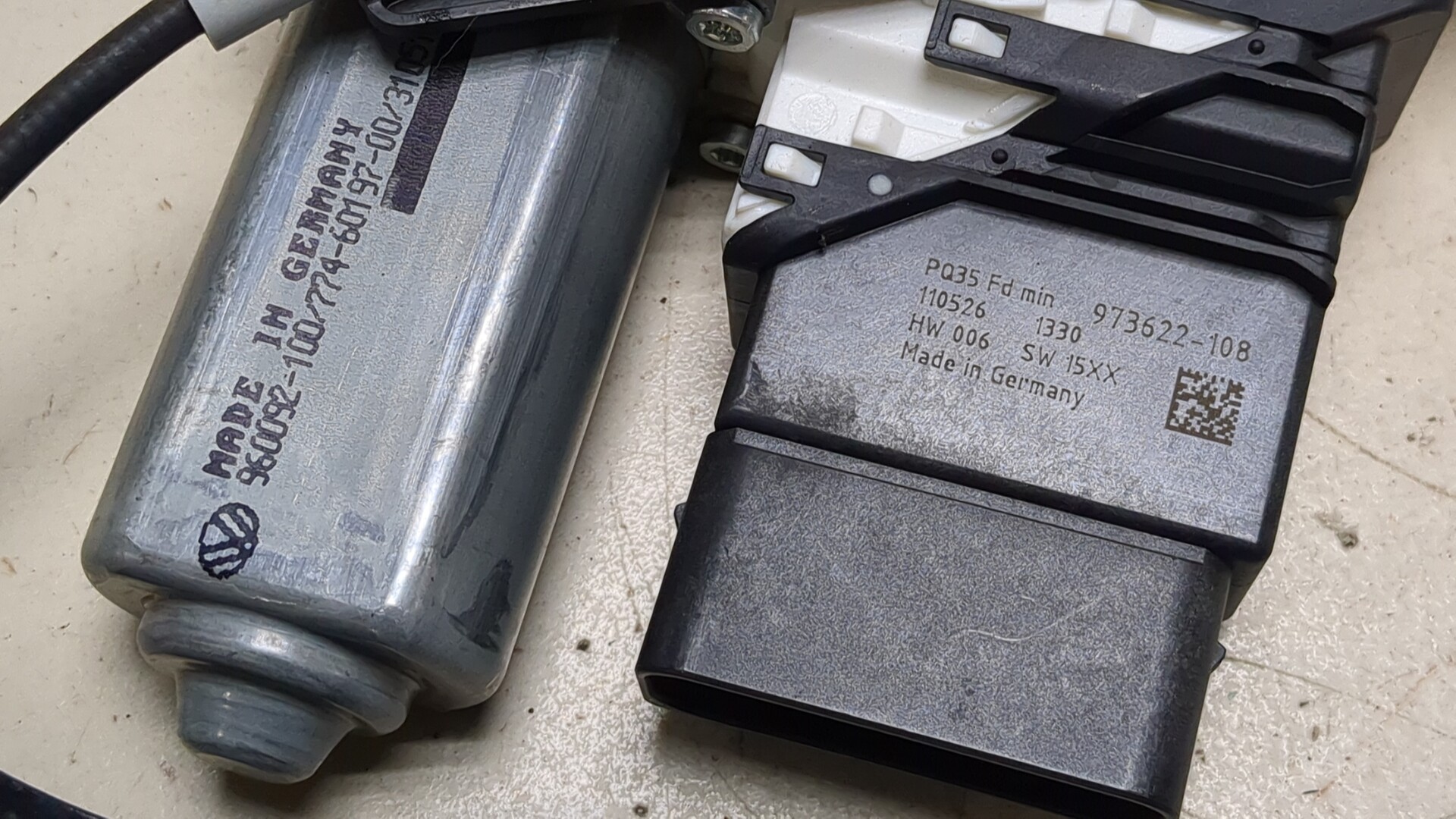 Стеклоподъемник электр. задний правый