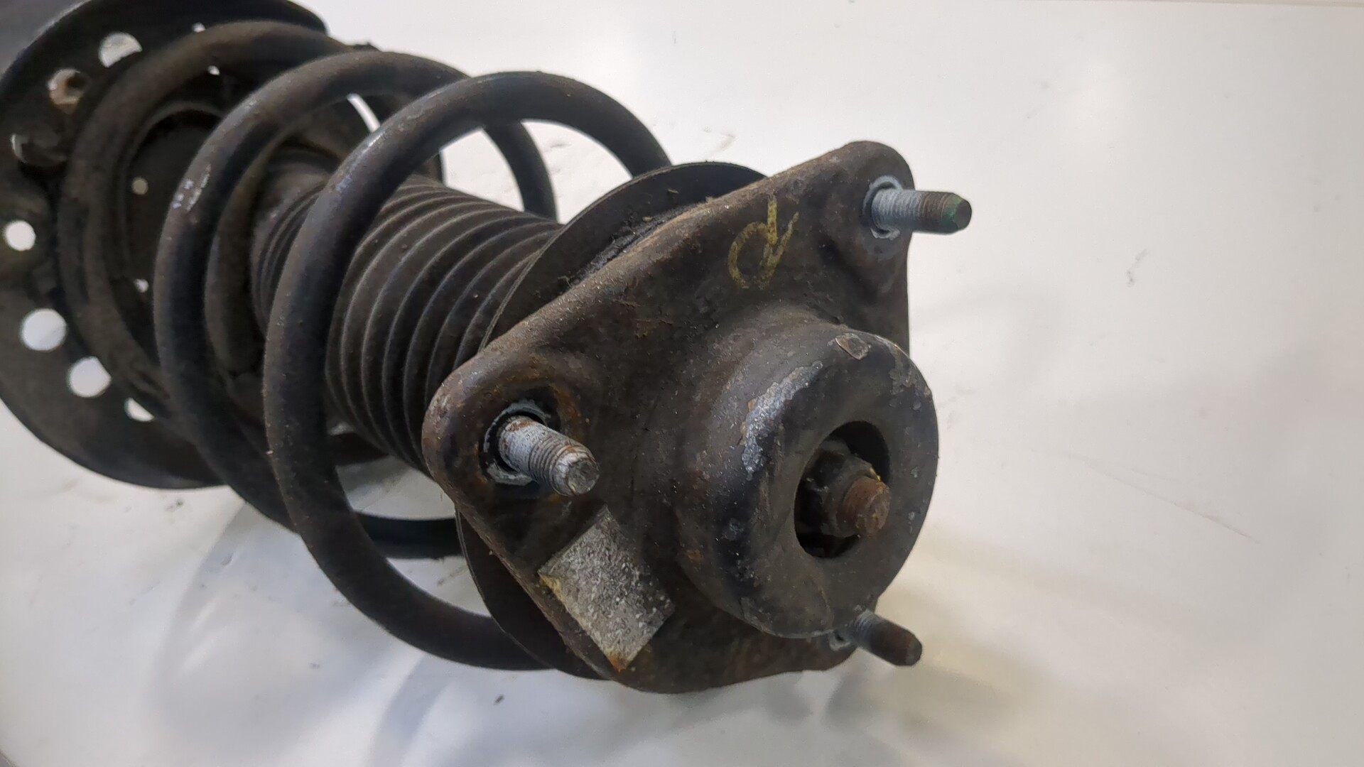 Амортизатор передний правый