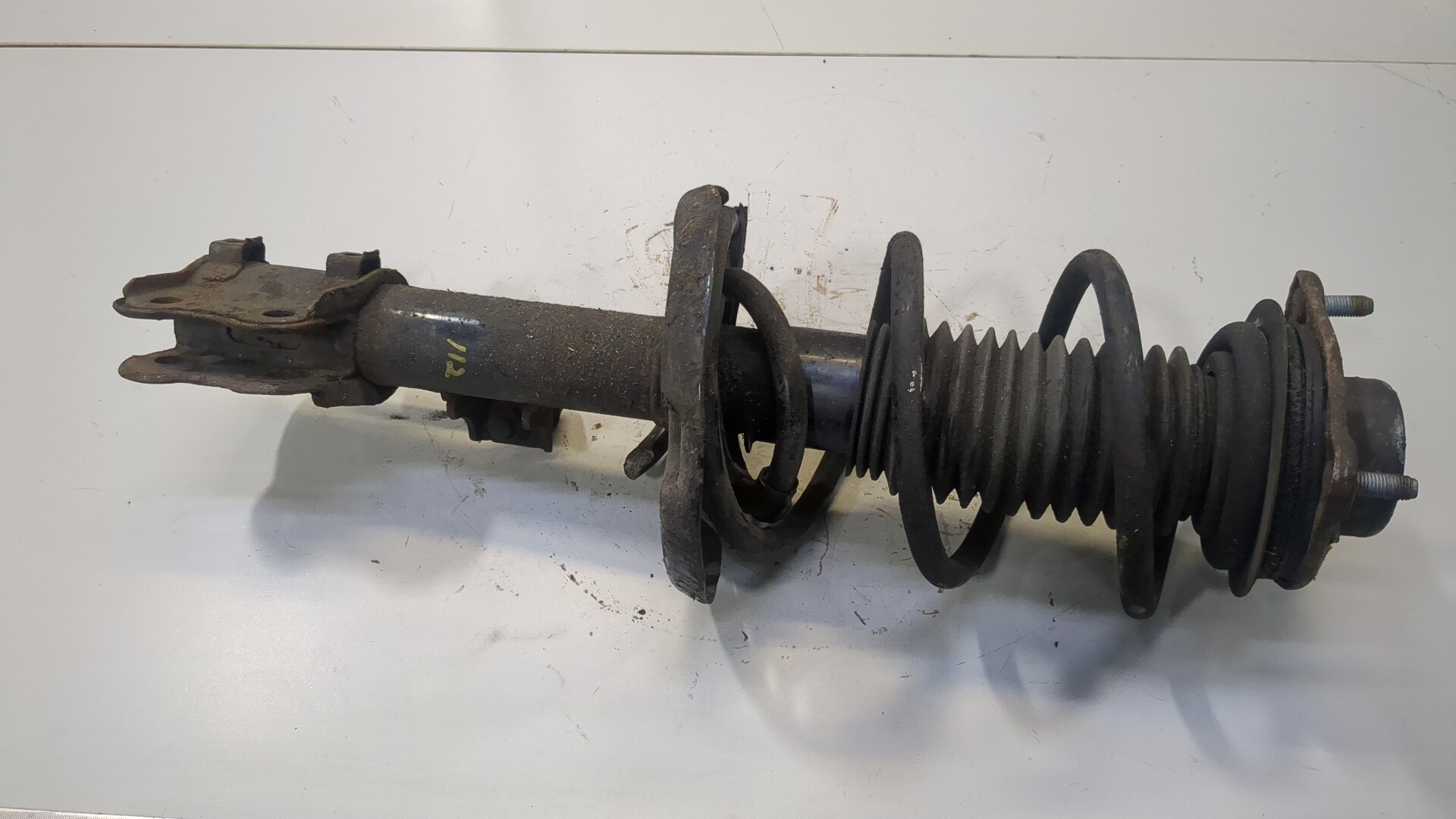 Амортизатор передний правый