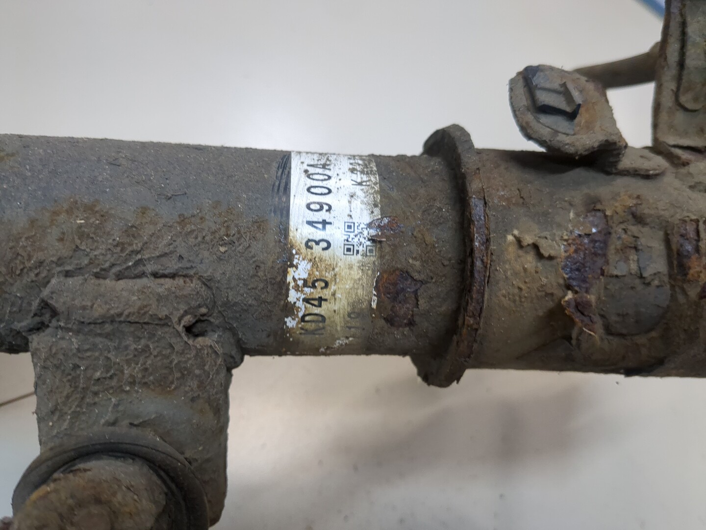 Амортизатор передний левый