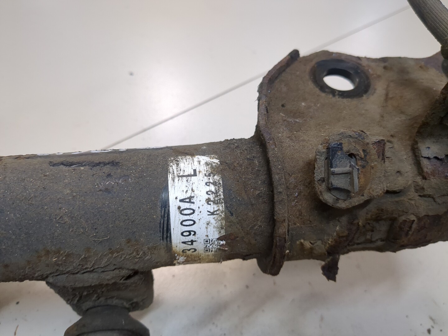 Амортизатор передний левый