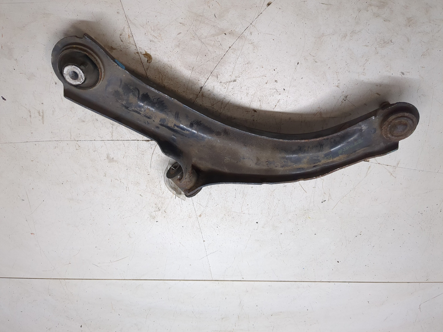 Рычаг передний правый