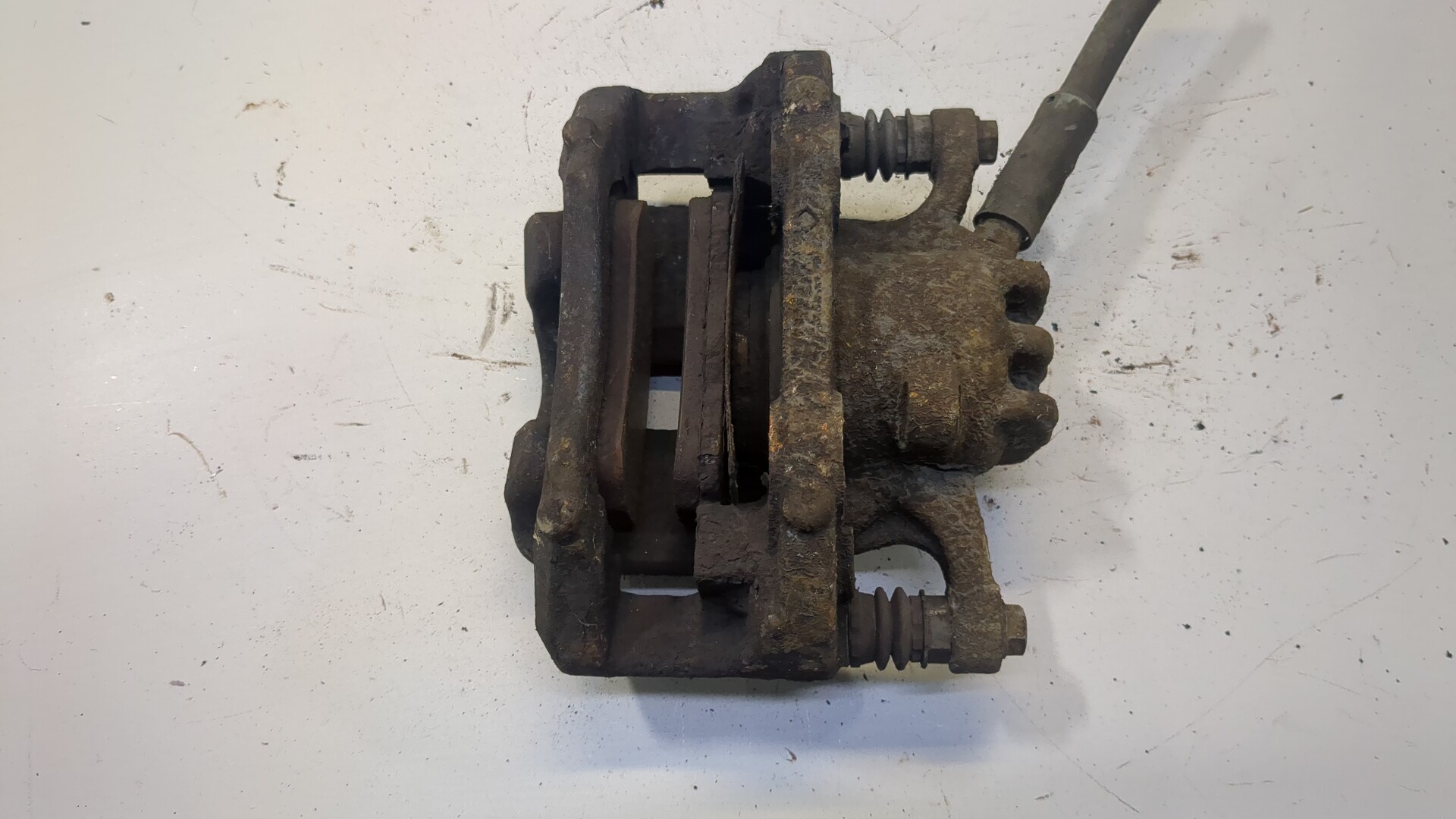 Суппорт передний левый