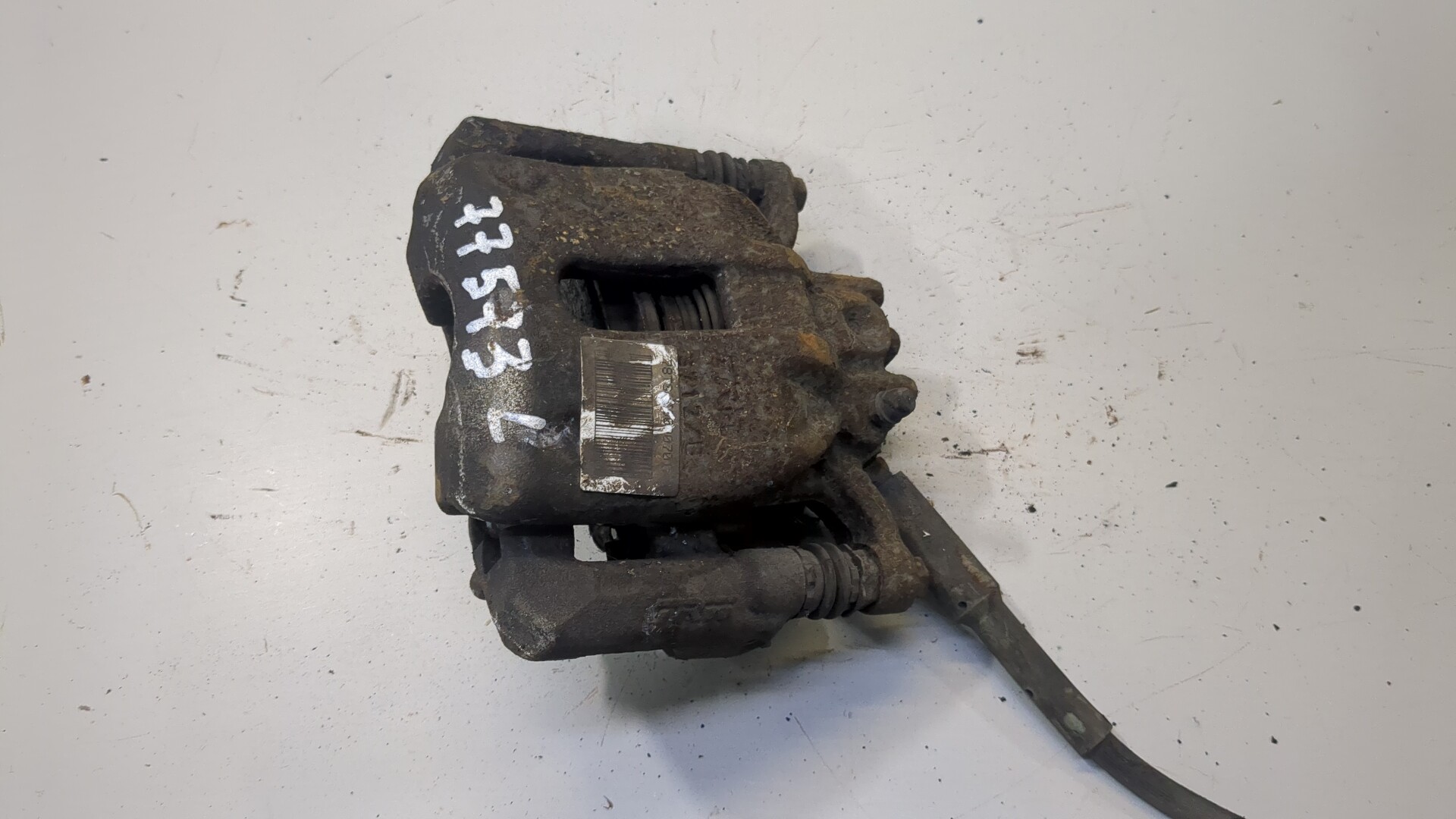 Суппорт передний левый