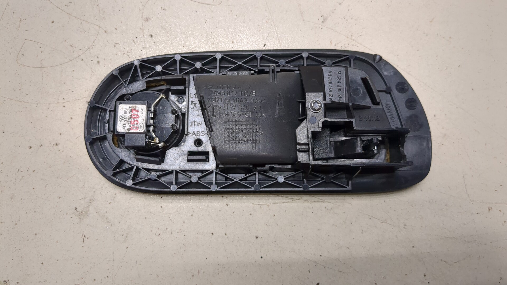 Ручка двери задней внутренняя левая