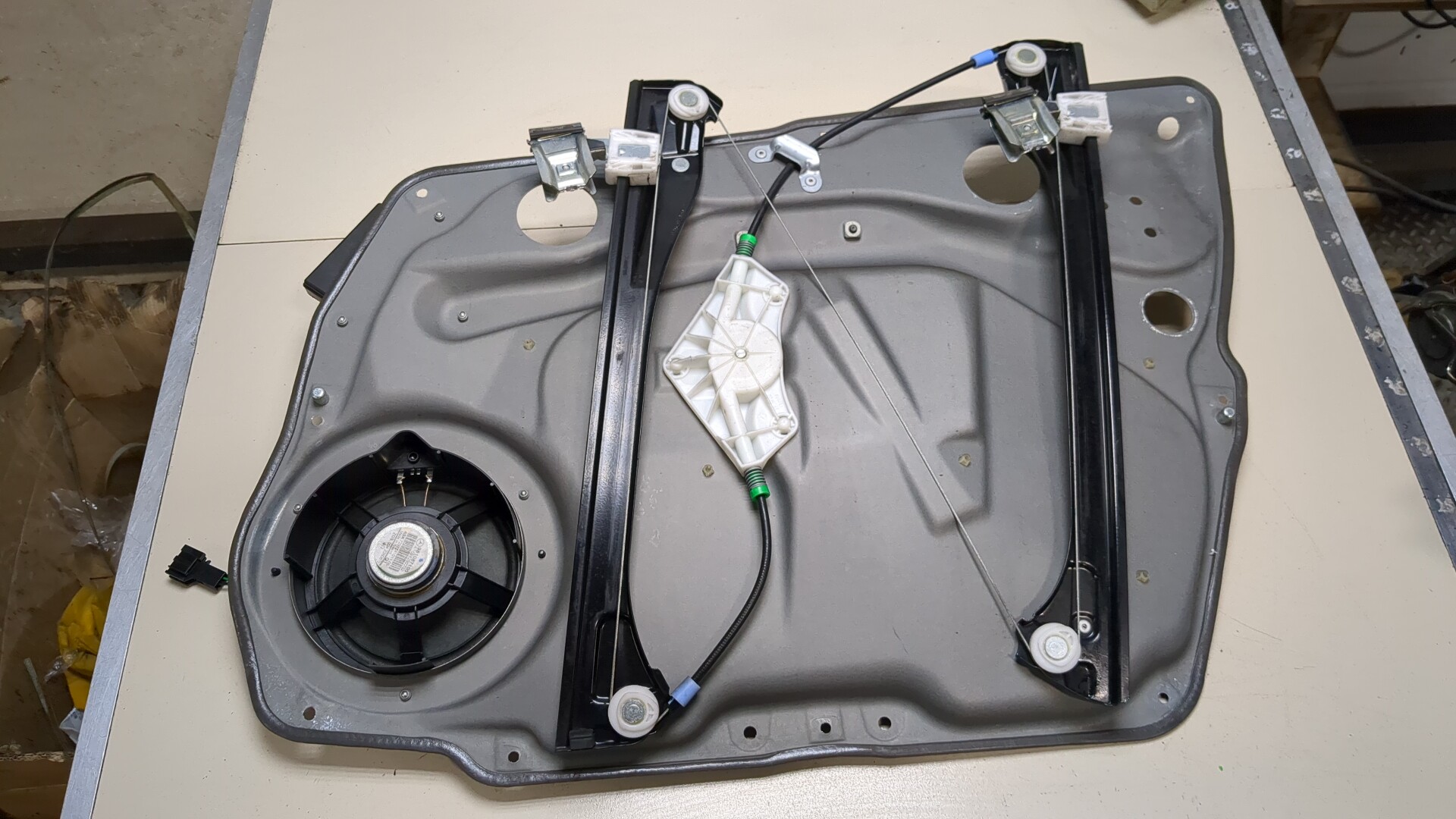 Стеклоподъемник электр. передний левый