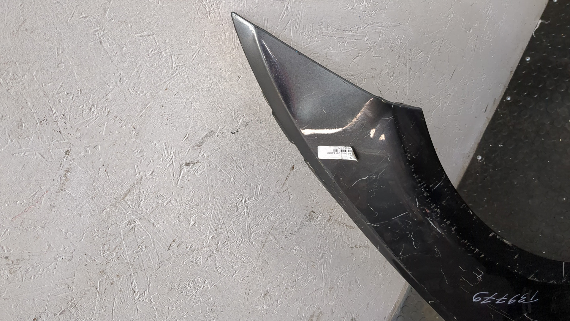 Крыло переднее правое