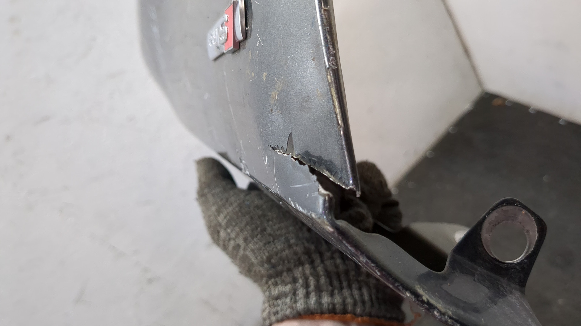 Крыло переднее правое