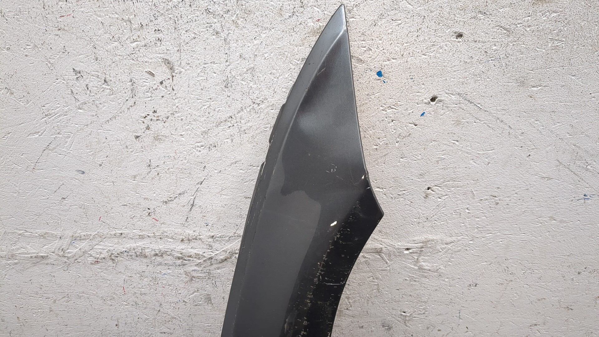 Крыло переднее правое