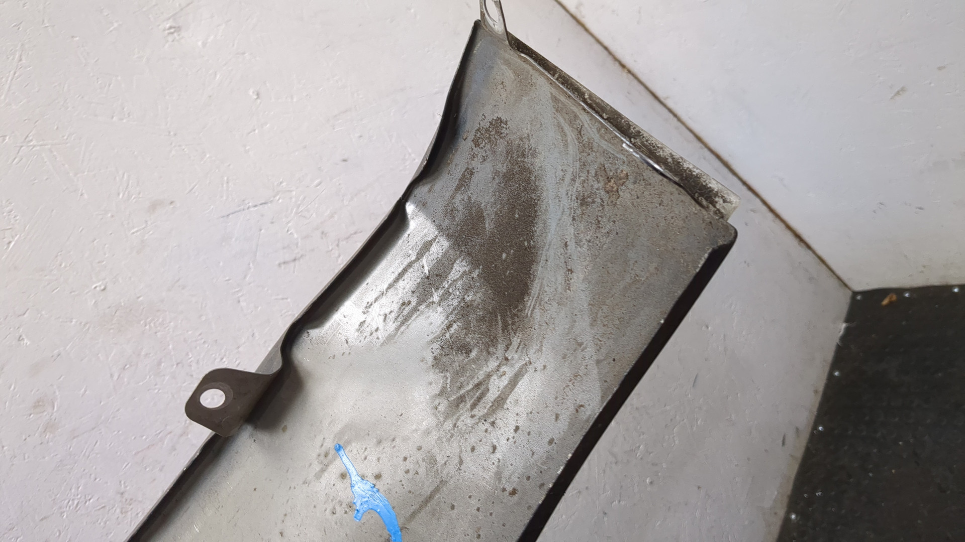 Крыло переднее правое