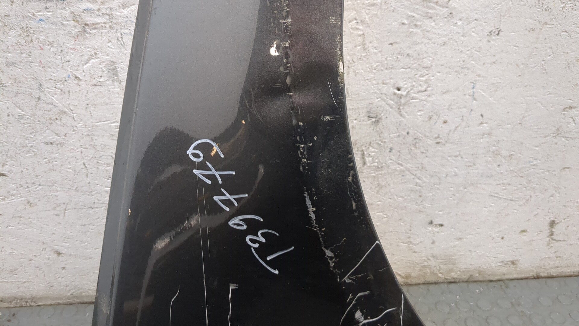 Крыло переднее правое