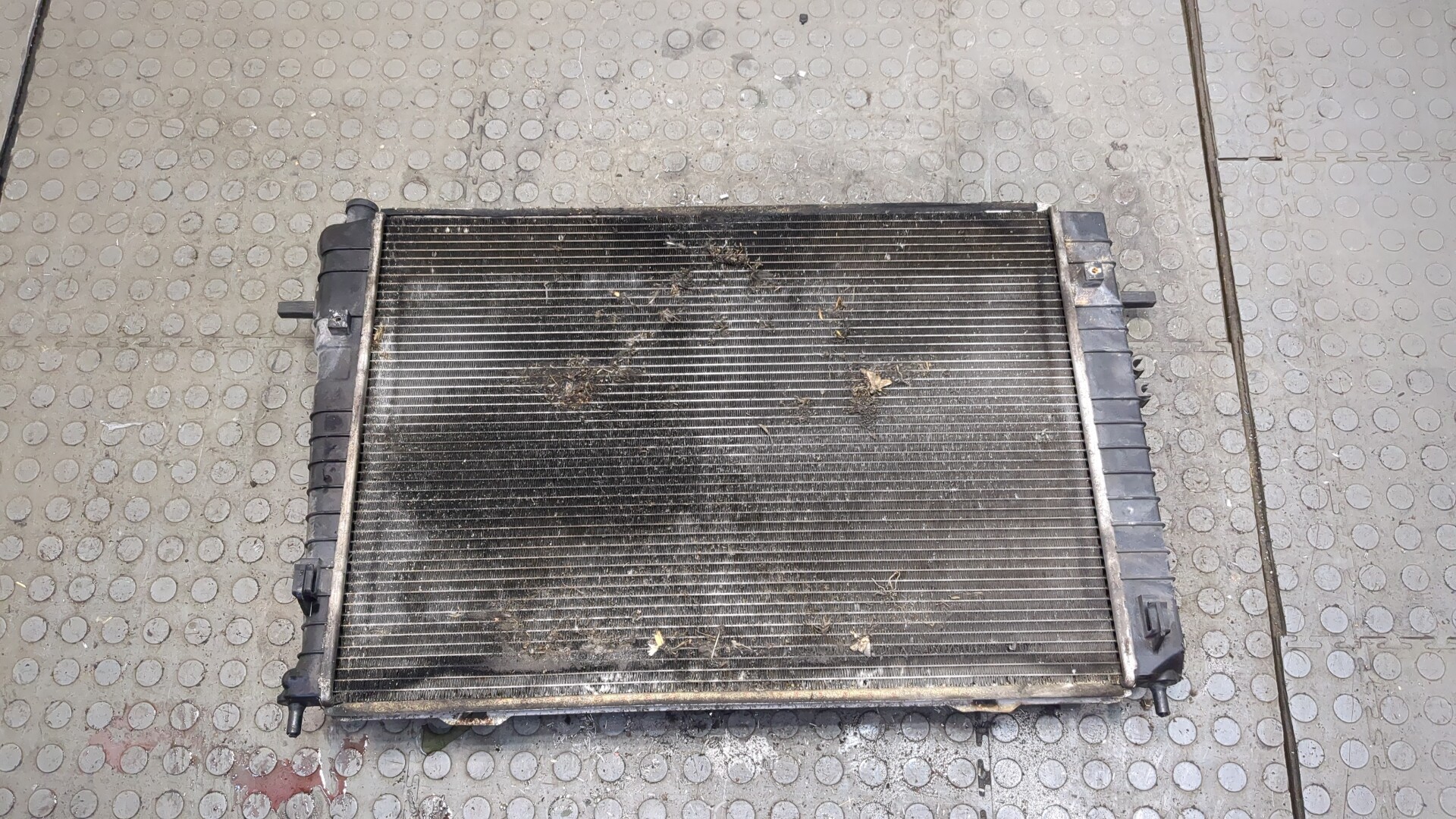 Радиатор охлаждения двигателя основной