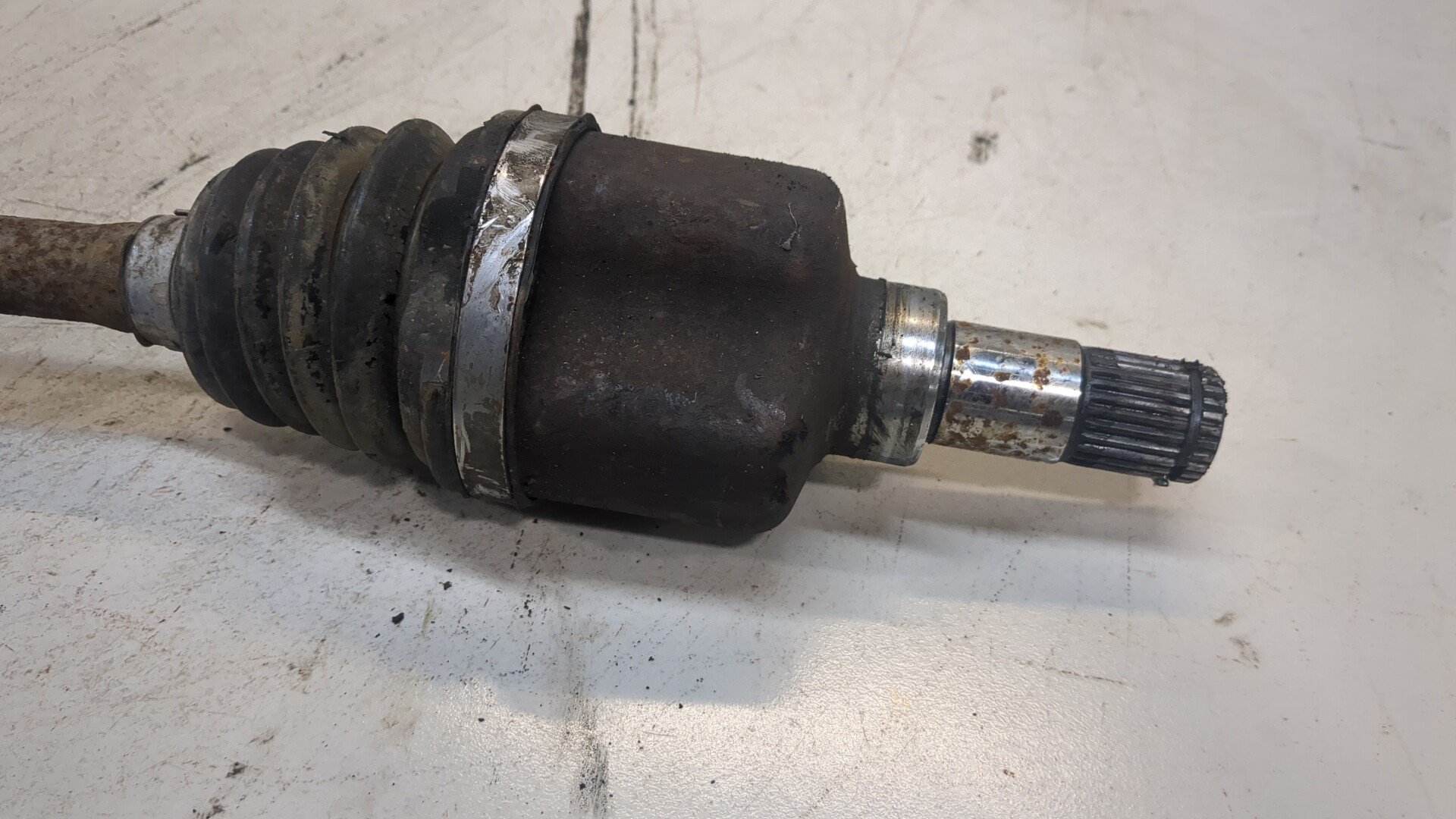 Полуось передняя левая