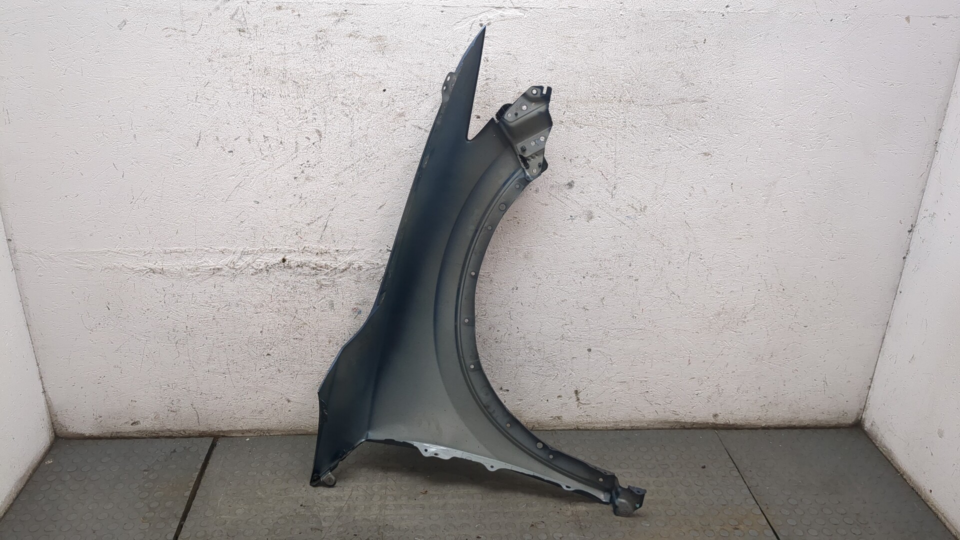 Крыло переднее левое