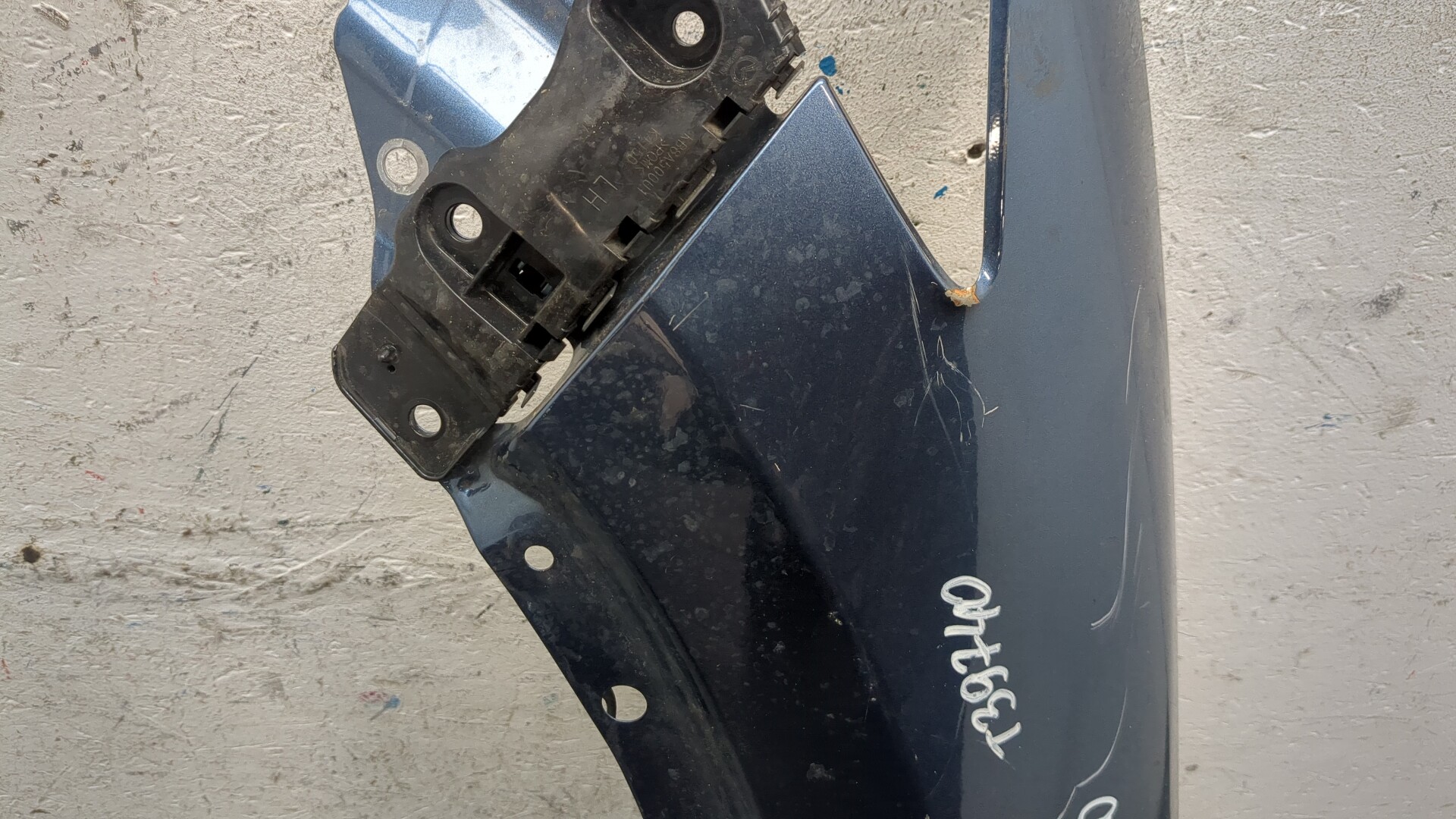 Крыло переднее левое