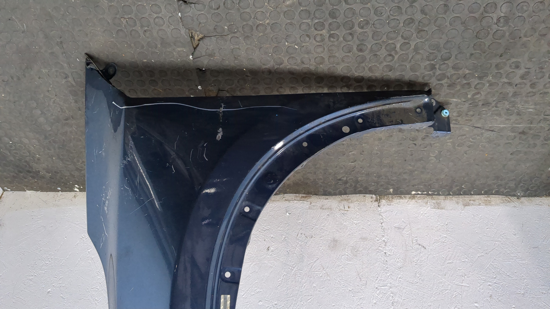 Крыло переднее левое