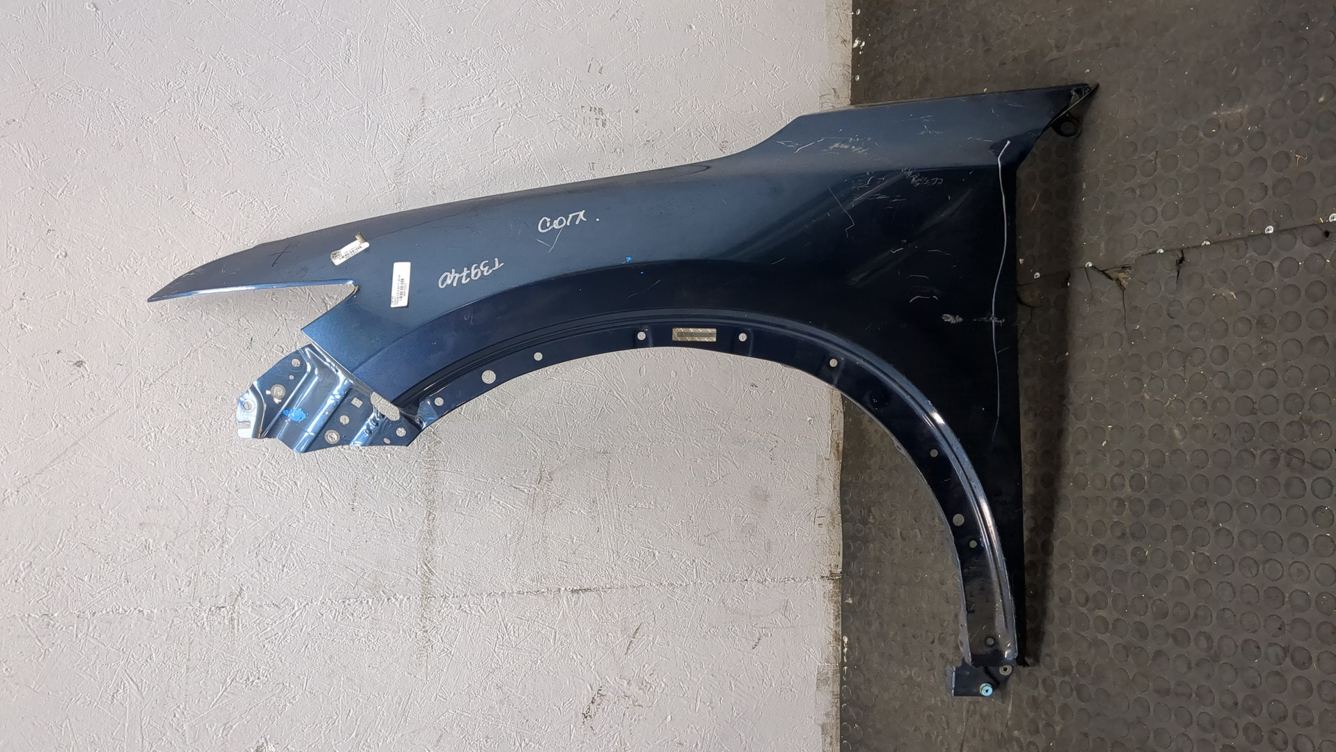 Крыло переднее левое