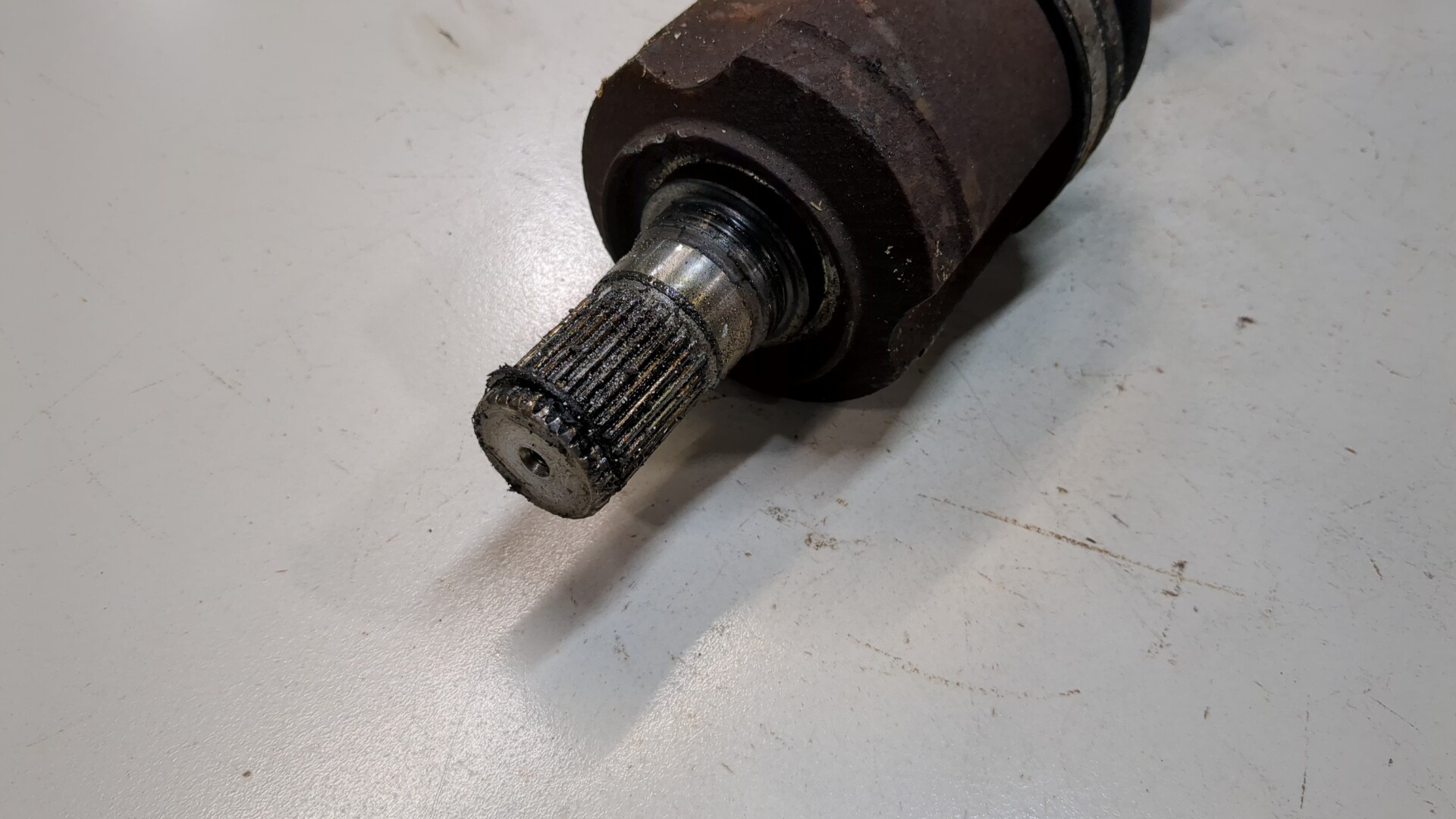 Полуось передняя левая