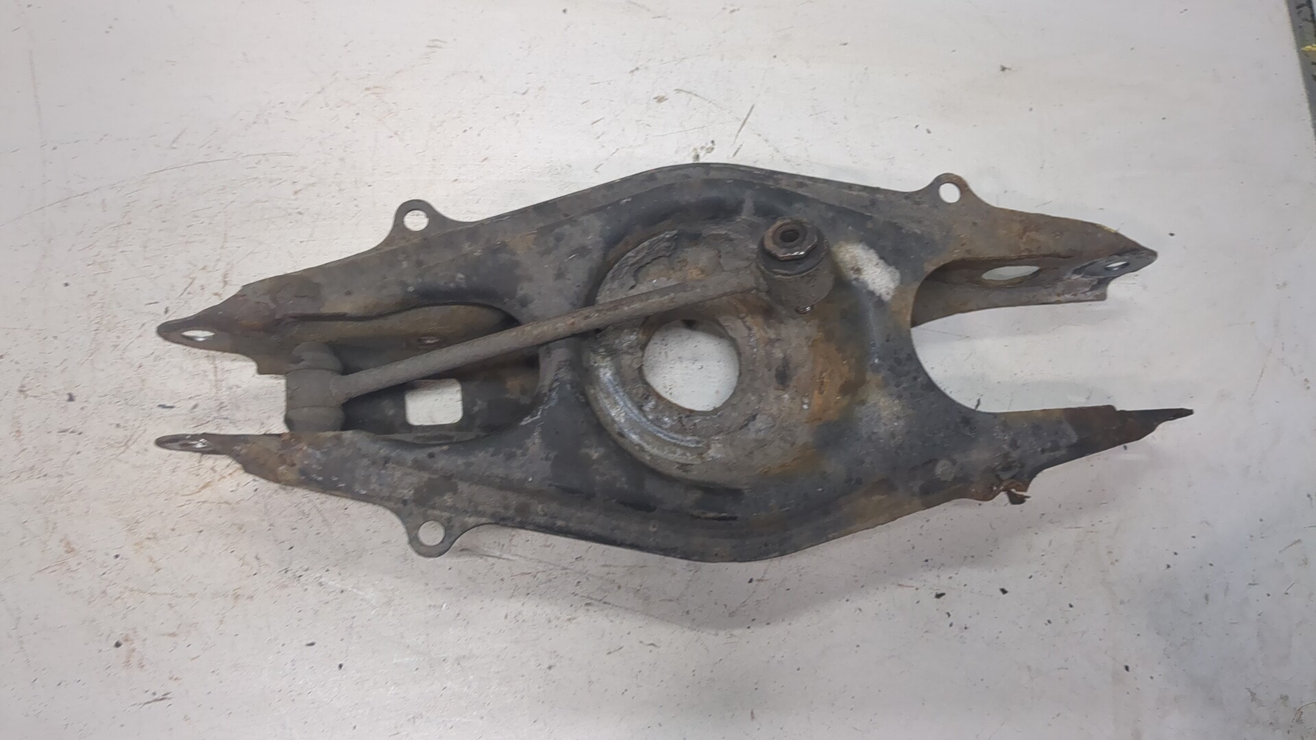 Рычаг задний правый