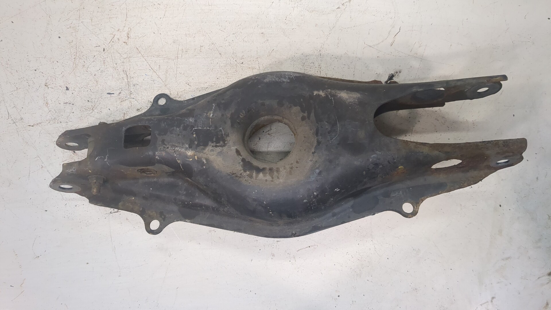 Рычаг задний правый