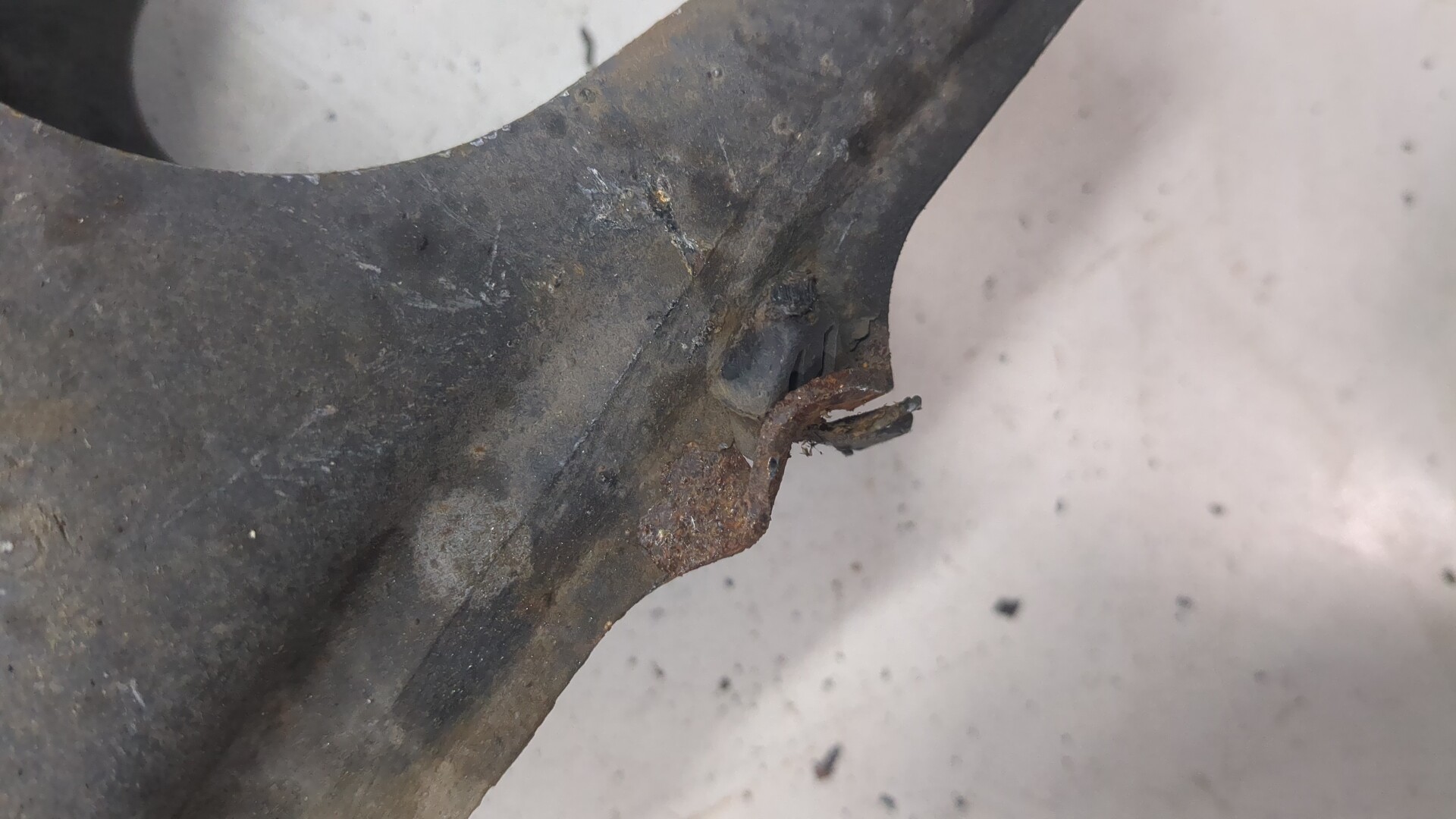 Рычаг задний правый