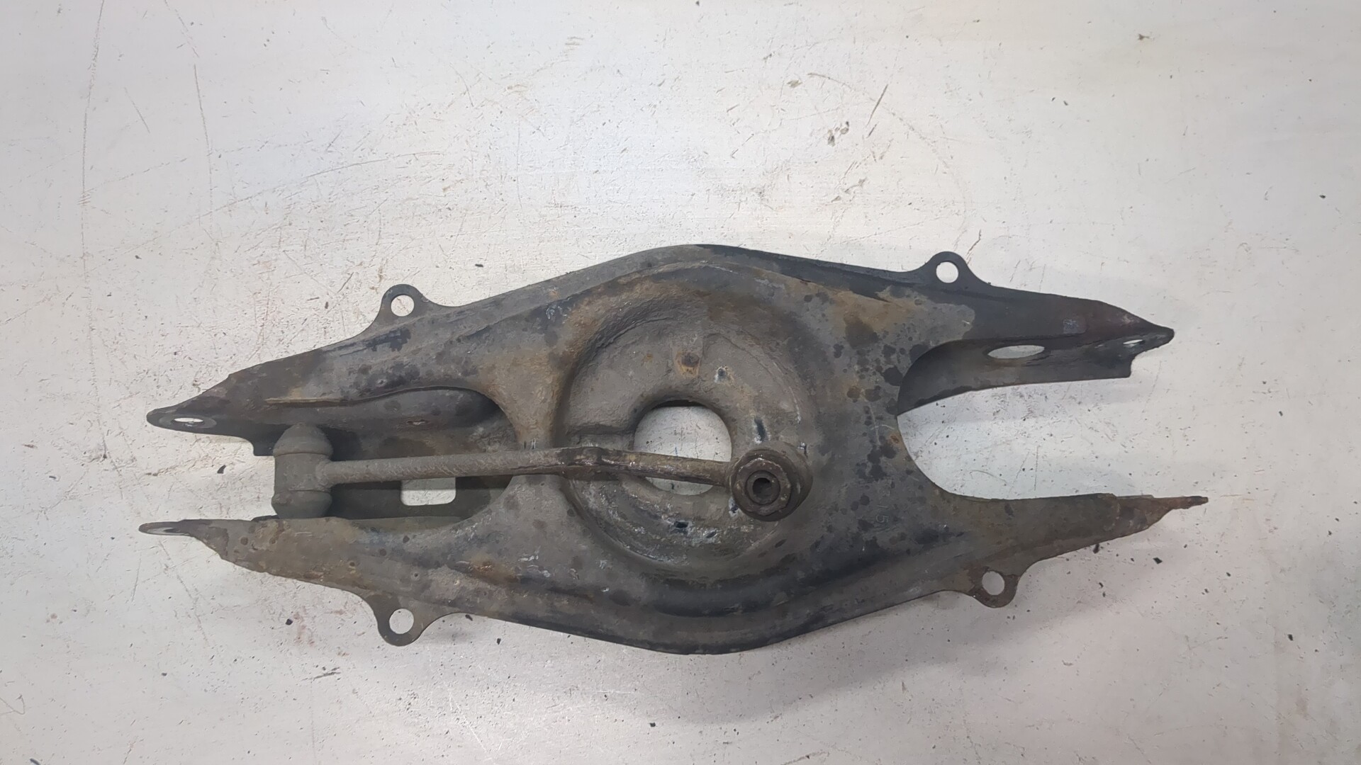 Рычаг задний левый